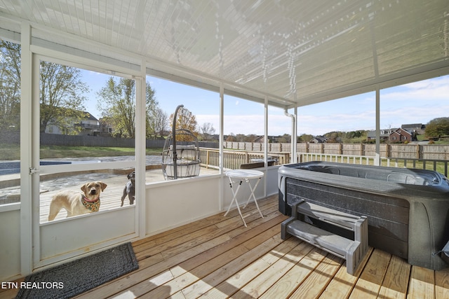 sunroom / solarium with a jacuzzi