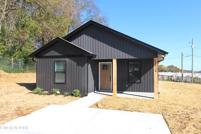 view of front facade with a porch