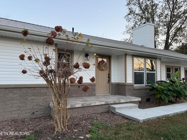 entrance to property featuring a porch