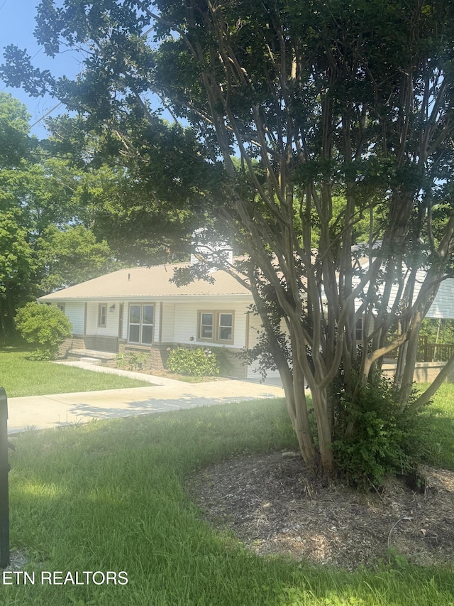 1184 Davis Chapel Rd, Lafollette, TN 37766 - view of front of property