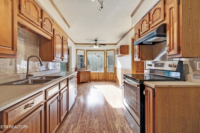 kitchen featuring ceiling fan, sink, light hardwood / wood-style floors, a textured ceiling, and appliances with stainless steel finishes