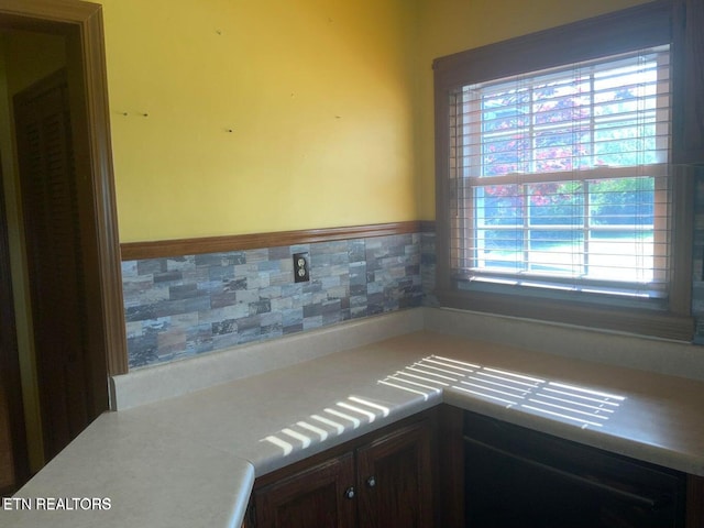 1315 Winchester Ave, Middlesboro, KY 40965 - kitchen featuring light countertops