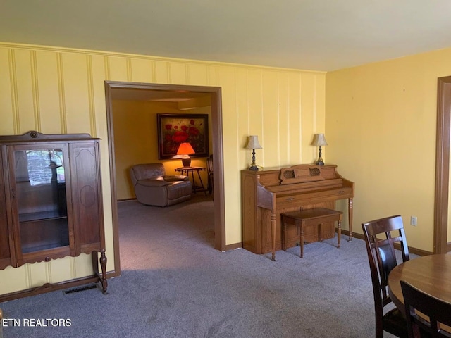 1315 Winchester Ave, Middlesboro, KY 40965 - carpeted dining area with baseboards