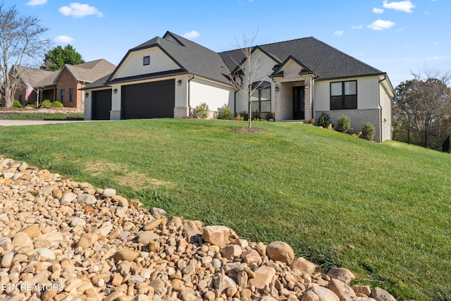 view of front facade featuring a front lawn and a garage