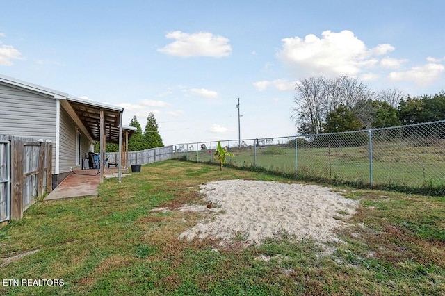 view of yard featuring a patio