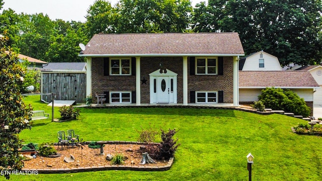 121 Highland Dr, Kingston, TN 37763 - bi-level home featuring a front lawn and brick siding