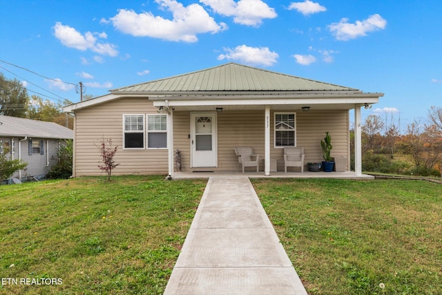 bungalow-style home with a front lawn and covered porch