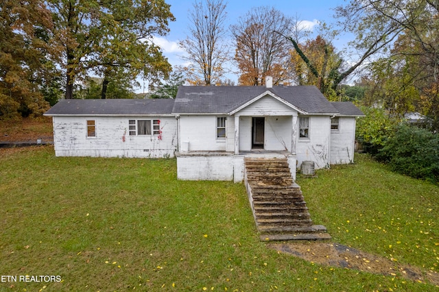 view of front of house featuring a front yard