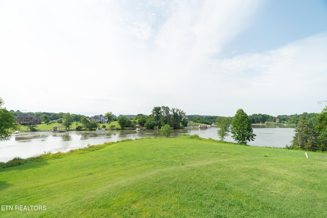 view of yard featuring a water view