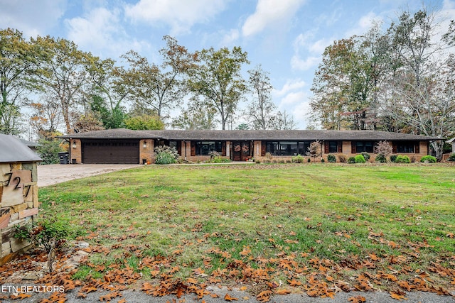 ranch-style home featuring a front lawn and a garage