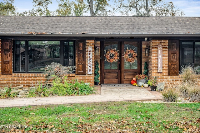 doorway to property with covered porch