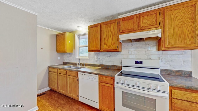 kitchen featuring hardwood / wood-style flooring, sink, a textured ceiling, white appliances, and crown molding