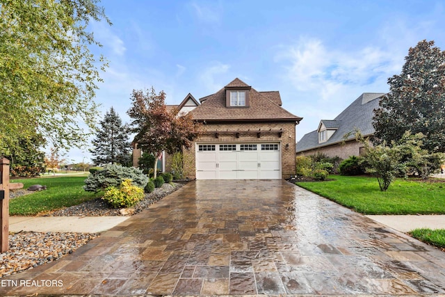 view of front of property featuring a front yard and a garage