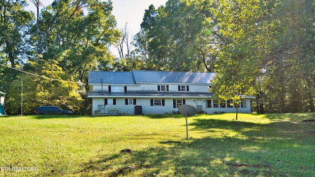 back of house featuring a lawn