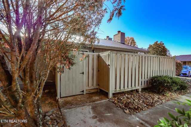 view of side of property with a storage unit