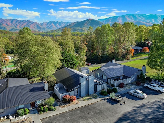 birds eye view of property featuring a mountain view