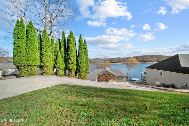 view of yard with a water view