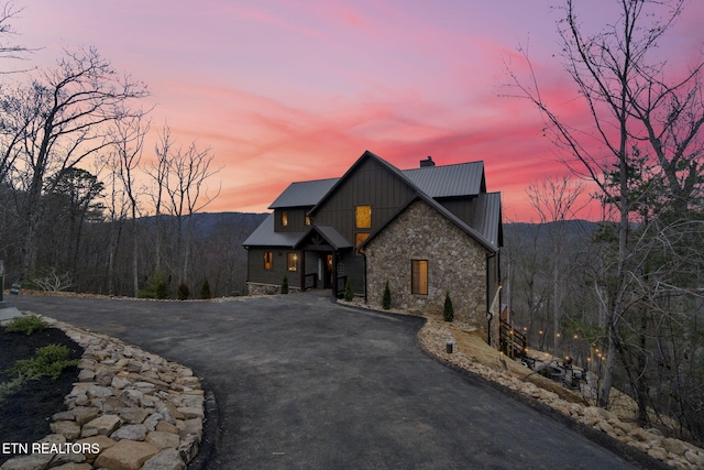 view of front of property