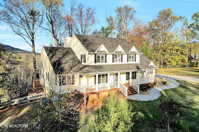 view of front of house featuring covered porch and a front yard