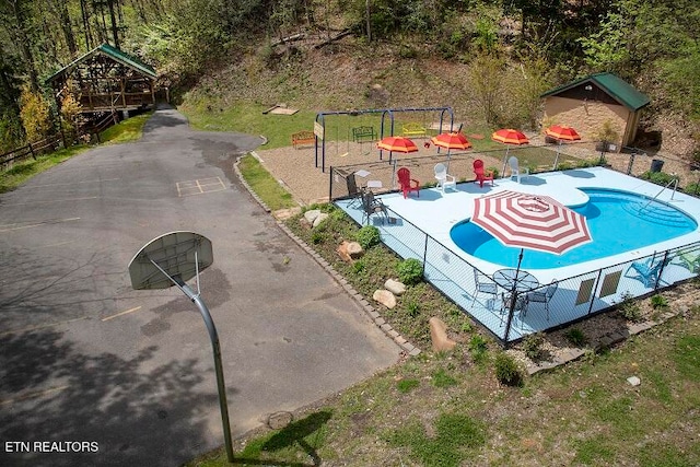 view of swimming pool