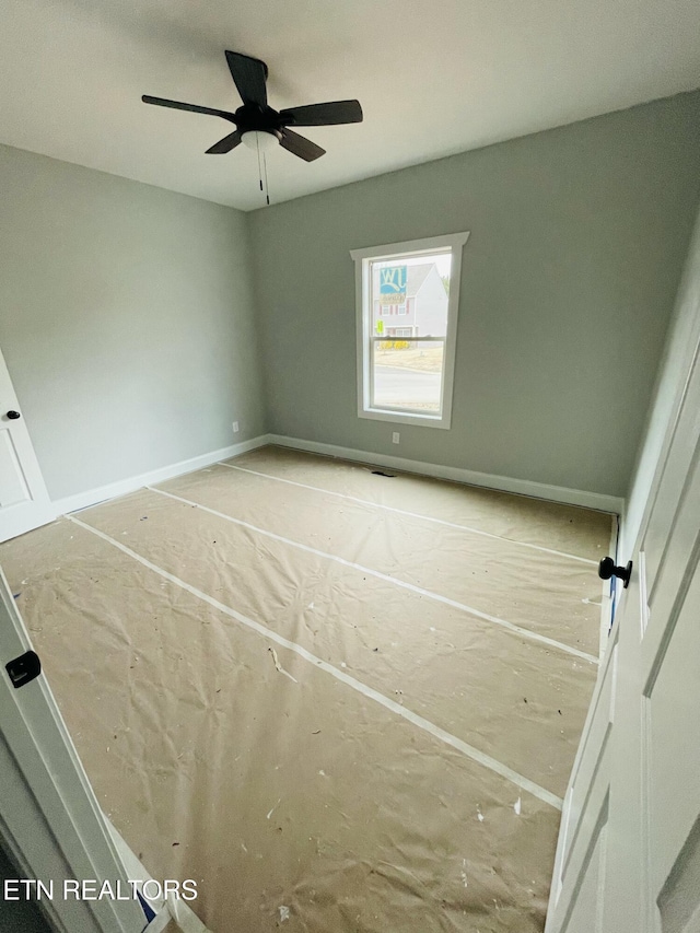 unfurnished bedroom featuring baseboards and a ceiling fan