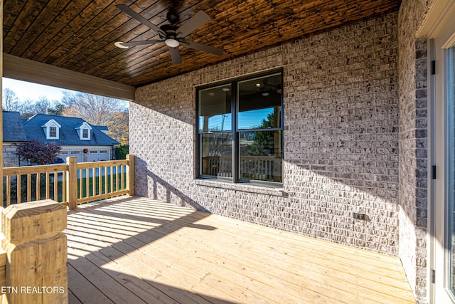 deck with ceiling fan