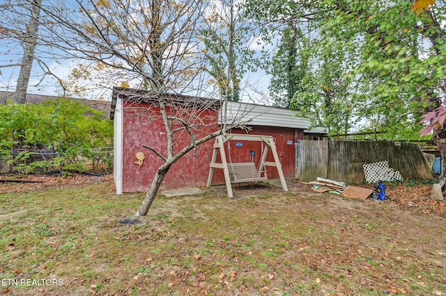 view of yard with a shed