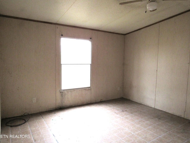 empty room with ceiling fan