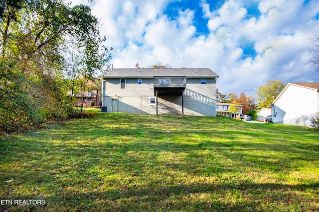 back of house featuring a yard