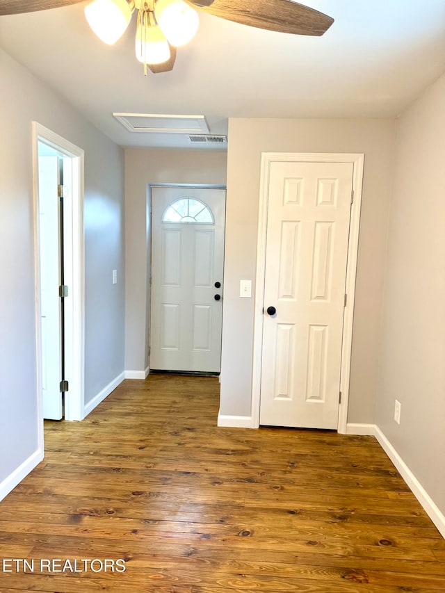 foyer entrance featuring ceiling fan and dark wood-type flooring