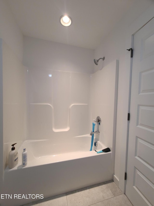 bathroom featuring shower / washtub combination