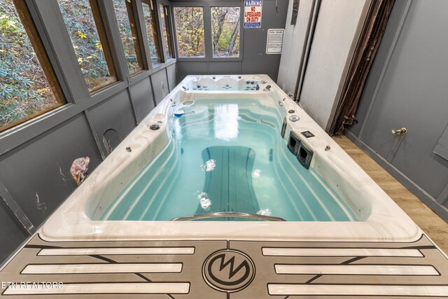 315 Caney Creek Rd, Pigeon Forge, TN 37863 - sunroom with a jacuzzi