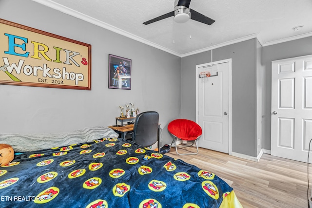 bedroom with ceiling fan, hardwood / wood-style floors, crown molding, and a textured ceiling