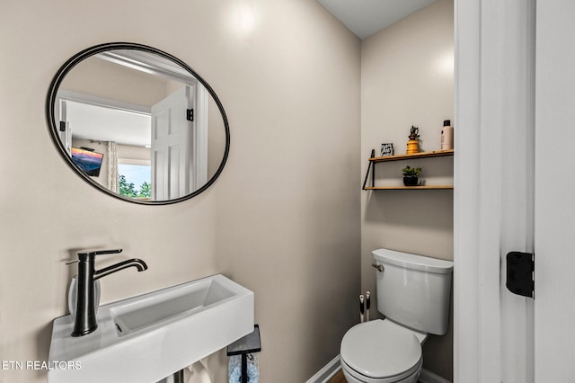 bathroom featuring toilet and sink