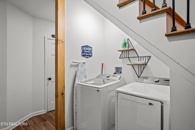 washroom featuring dark wood-type flooring and washing machine and clothes dryer