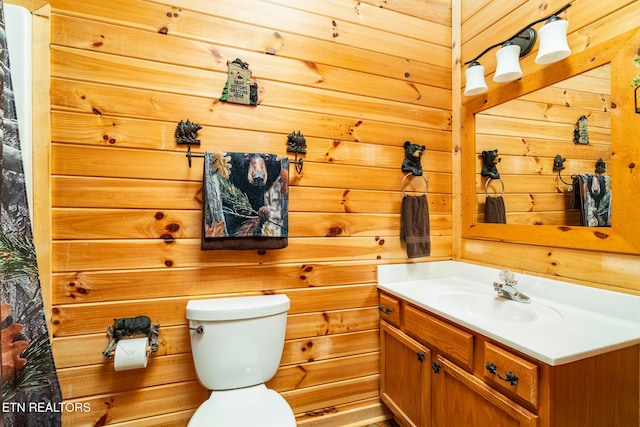 1006 Gordon Way, Sevierville, TN 37876 - full bath featuring vanity, toilet, and wood walls