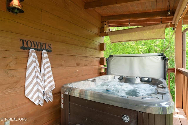 1006 Gordon Way, Sevierville, TN 37876 - exterior view of a jacuzzi