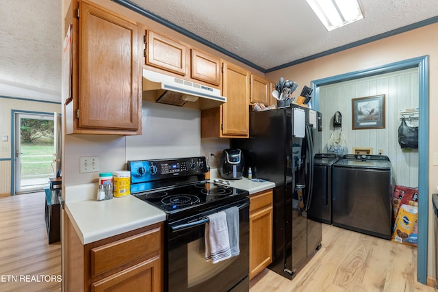 kitchen featuring washer and clothes dryer, black appliances, a textured ceiling, and ornamental molding