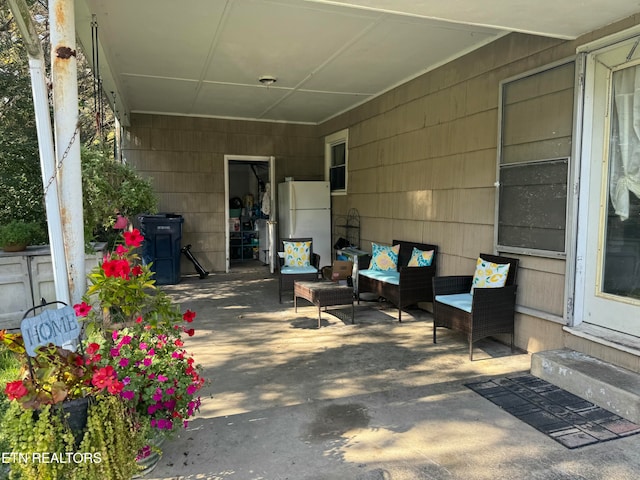 1005 Hollywood Dr, Middlesboro, KY 40965 - view of patio