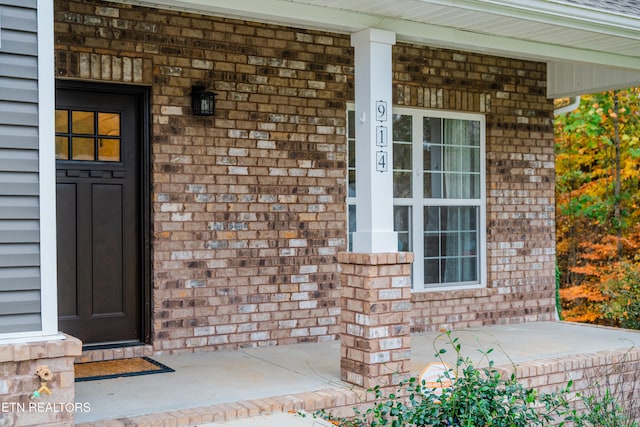 entrance to property featuring a porch