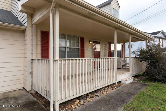 entrance to property featuring a porch