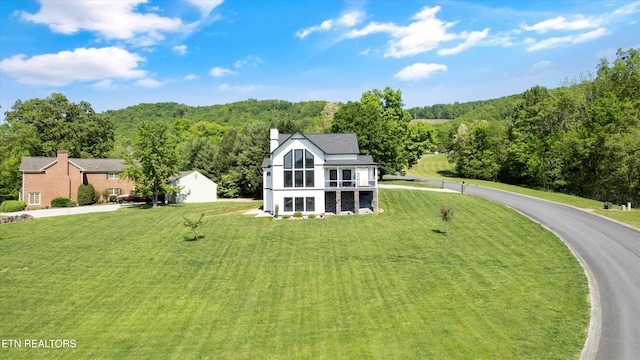 view of front of home featuring a front yard