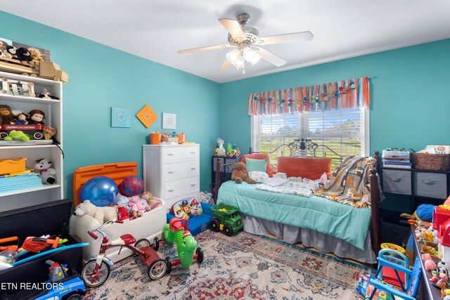 bedroom with ceiling fan