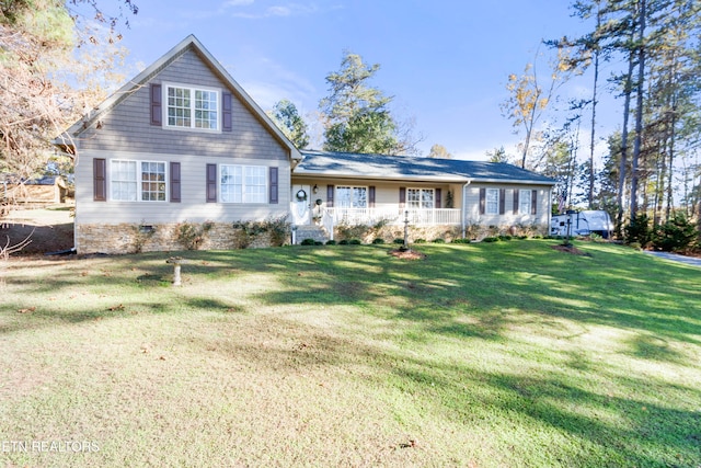 view of front facade with a front yard