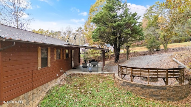 view of yard with a patio