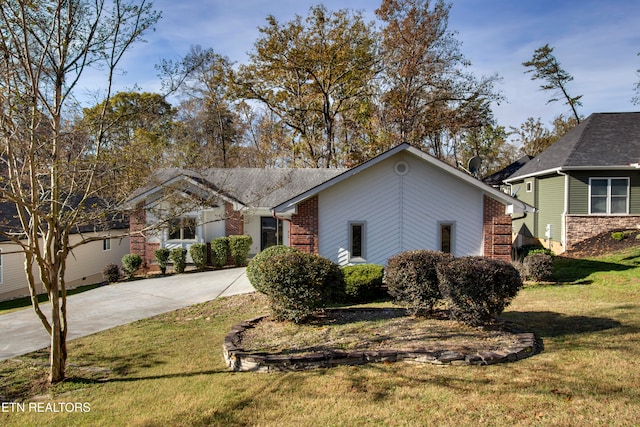 view of front of property with a front lawn