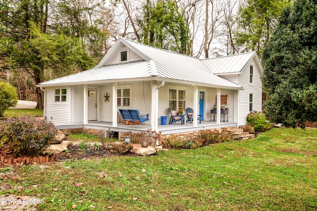 view of front of house featuring covered porch and a front yard