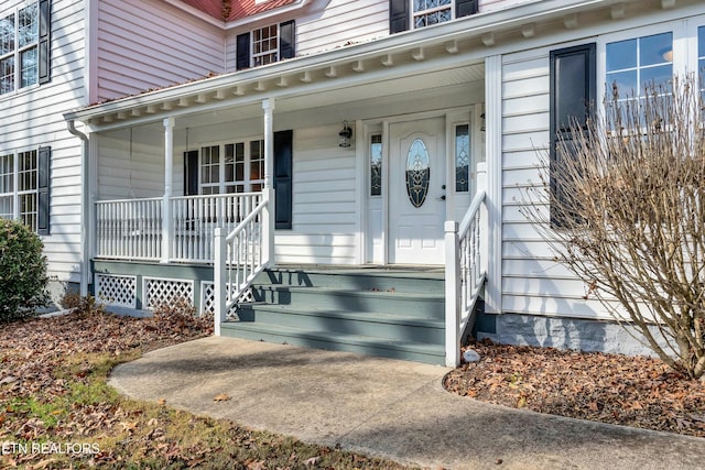 property entrance featuring a porch