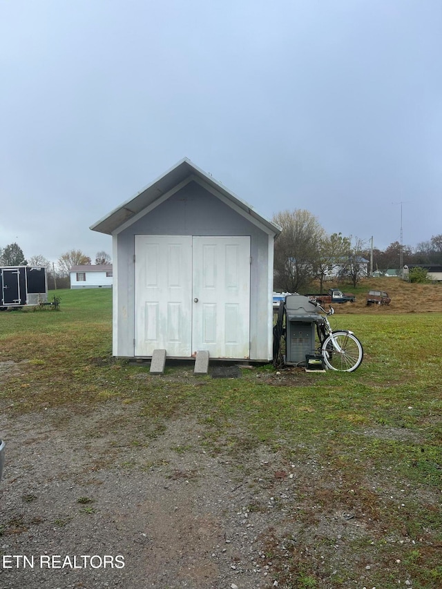 view of outbuilding featuring a yard