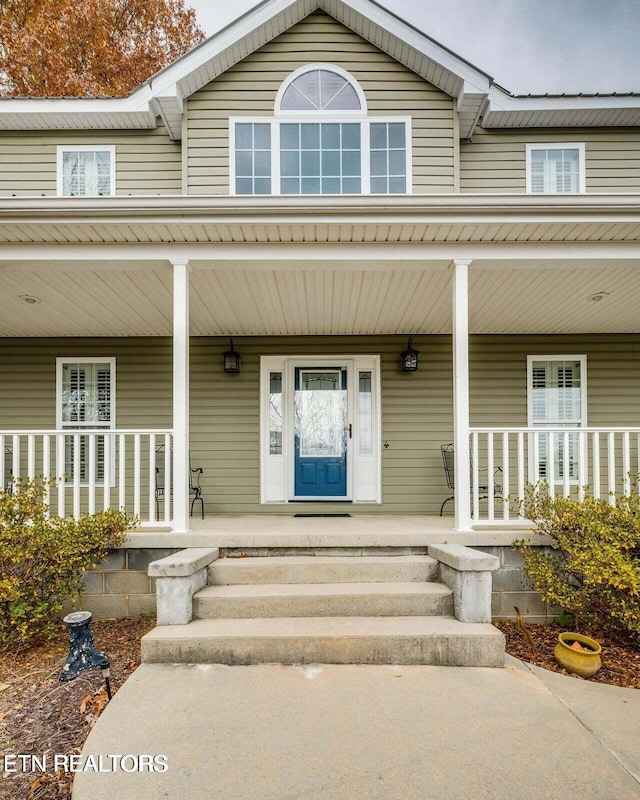 property entrance featuring a porch